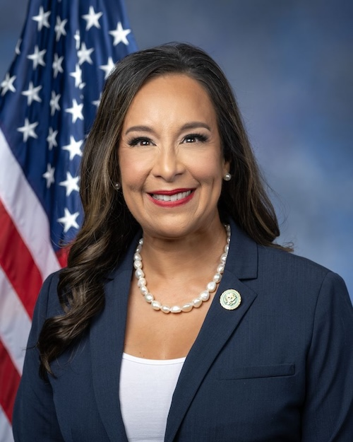 photo of representative Monica De La Cruz